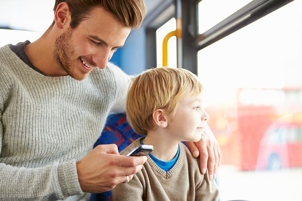 Foreldres mobilbruk kan forstyrre barns språkopplæring / 2018 / Helsemagasinet vitenskap og fornuft