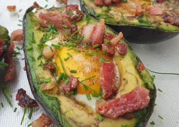påskegg: avokado, bacon, egg
