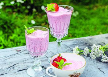 Yoghurt-pudding med jordbær